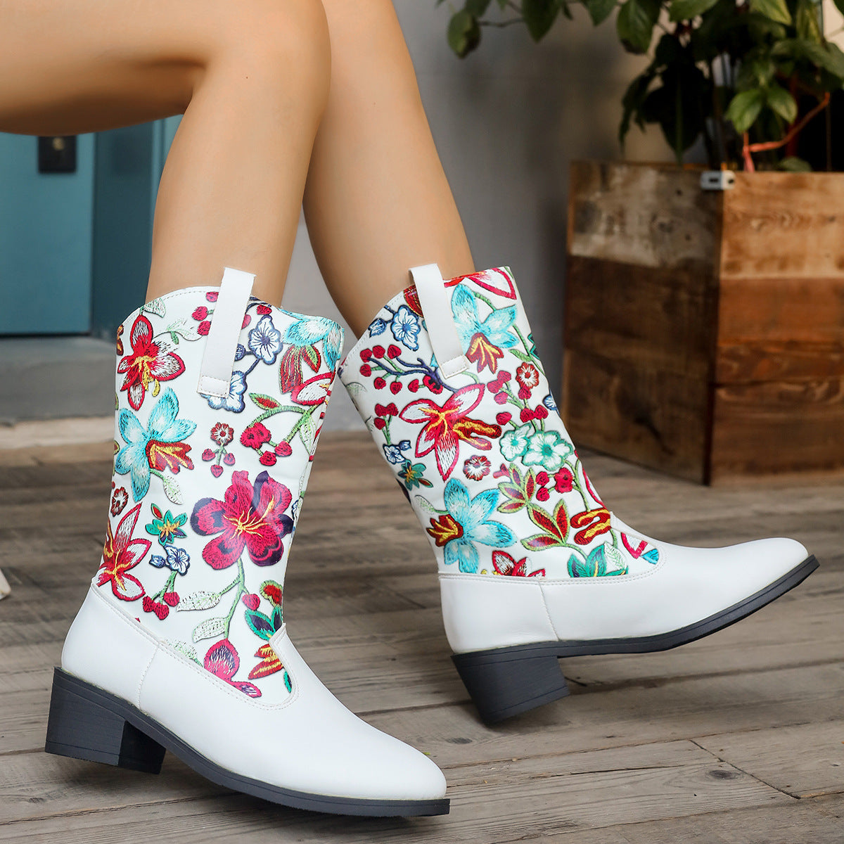 Round Head Embroidery Flower Middle Boots Patchwork Retro